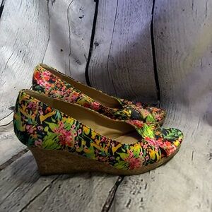 DEXFLEX COMFORT SHOES TROPICAL FLORAL SATIN CORK WEDGE HEELS PEEP TOE SIZE 9 GUC